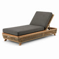 Chaise longue avec structure en rotin et coussins en polyester gris